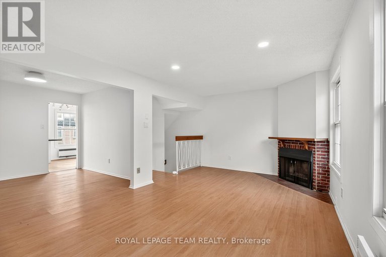28827776/9-moorside-private/carleton-heights/ottawa/ontario/K2C3P4_9
