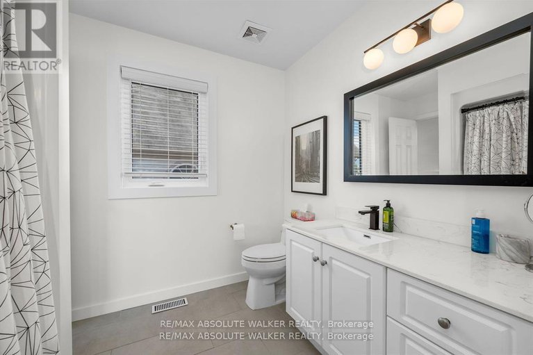 28644323/107-joshua-street/mer-bleuebradley-estatesanderson-park/ottawa/ontario/K1W0A2_26