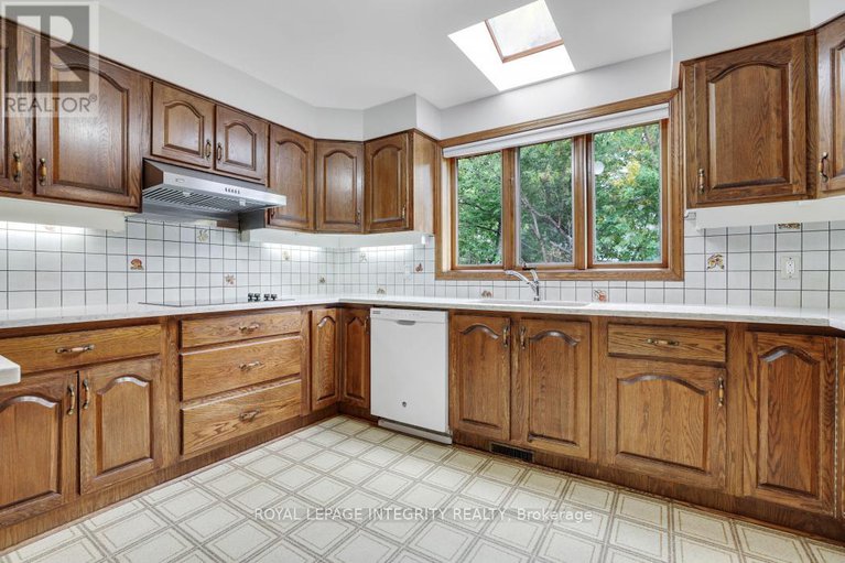 28932150/2291-courtice-avenue-e/alta-vista/ottawa/ontario/K1H7G7_12