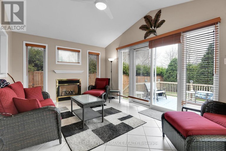 29673888/401-phoenix-crescent/bilberry-creekqueenswood-heights/ottawa/ontario/K1E1V6_17