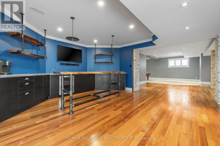 29381192/5800-queenscourt-crescent/manotick-east-to-manotick-station/ottawa/ontario/K4M1K3_44