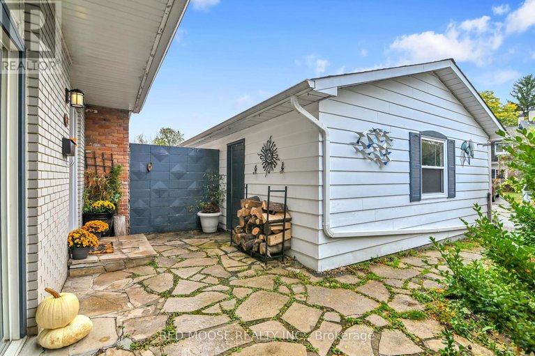 28966655/21-ramsgate-private/mooneys-bayriverside-park/ottawa/ontario/K1V8M4_3