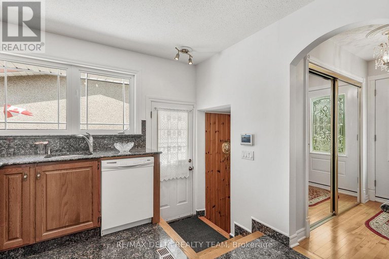 28631886/2435-heaton-avenue/hawthorne-meadows/ottawa/ontario/K1G1J1_10