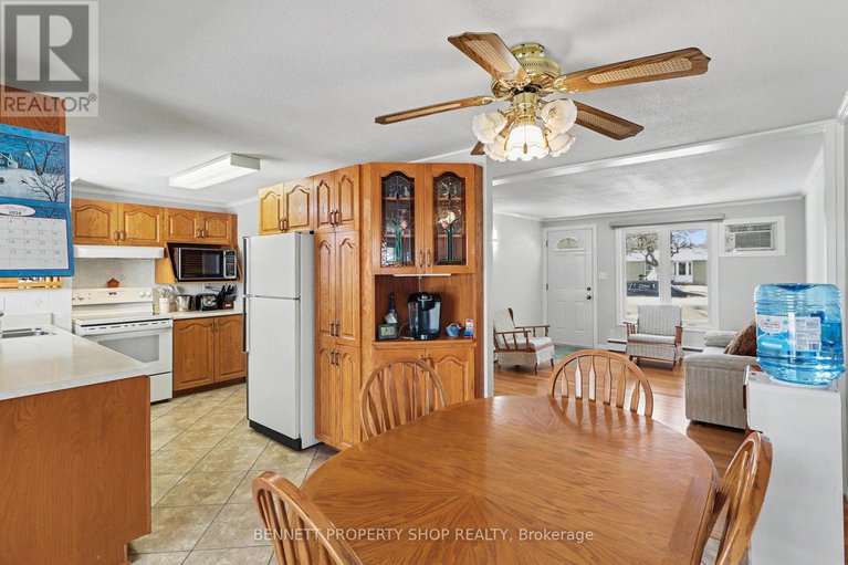 29401594/1503-blackheath-street/bilberry-creekqueenswood-heights/ottawa/ontario/K1E1K6_6