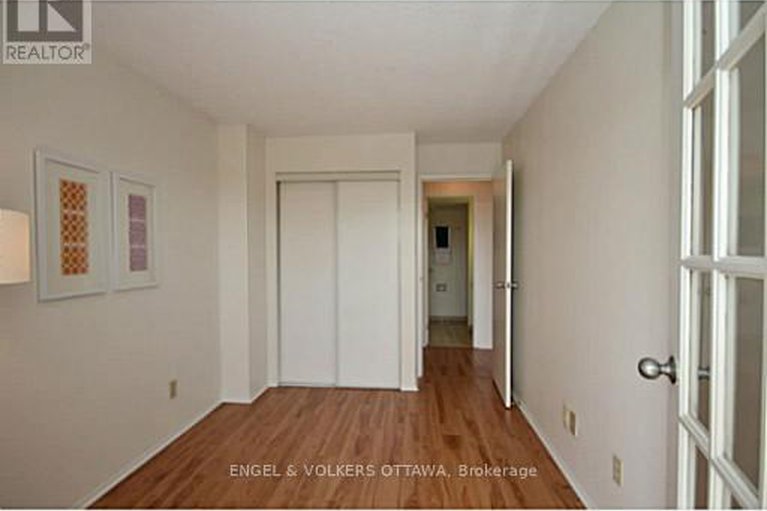 28741170/409-1025-grenon-avenue/fairfield-heights/ottawa/ontario/K2B8S5_12