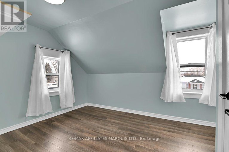 29404761/70-augusta-street/morrisburg/south-dundas/ontario/K0C1X0_19