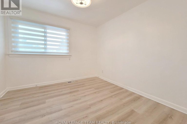 28979840/852-cummings-avenue/castle-heightsrideau-high/ottawa/ontario/K1K2L4_16