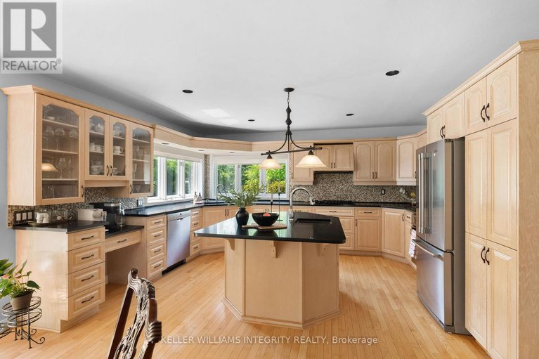 28466122/22-marchbrook-circle/rural-kanata-central/ottawa/ontario/K2W1A1_10