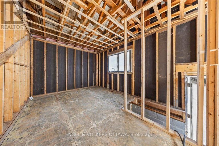 29645243/801-st-jean-street/town-of-rockland/clarence-rockland/ontario/K4K1K3_11