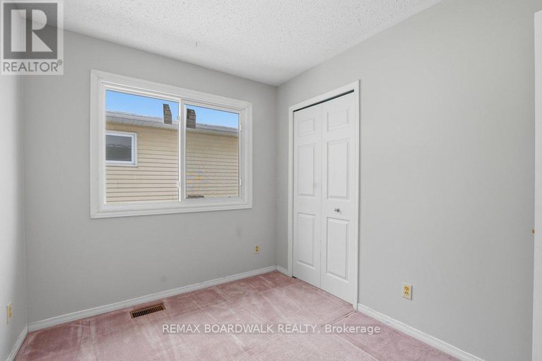 29379156/1707-des-perdrix-crescent/orleanssunridge/ottawa/ontario/K1C5E3_32