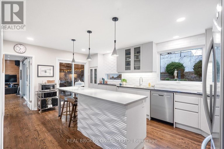 29687416/1958-neepawa-avenue/carlingwood/ottawa/ontario/K2A3L5_17