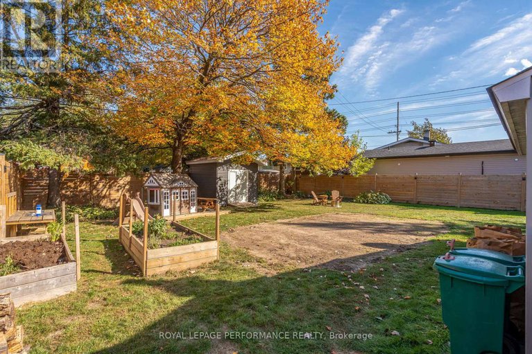 28965261/2219-audrey-avenue/hawthorne-meadows/ottawa/ontario/K1G1L3_34