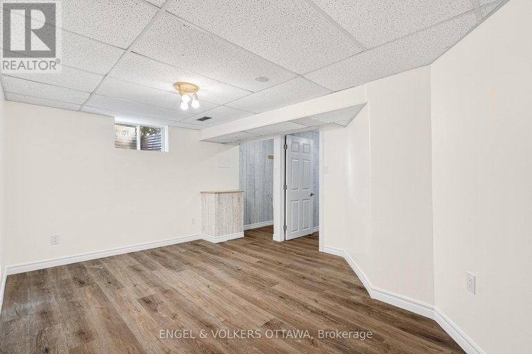 28917189/933-greenbriar-avenue/carleton-heights/ottawa/ontario/K2C0J8_31