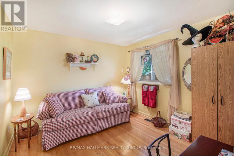 28476380/1036-gill-avenue/elmvale-acresurbandale/ottawa/ontario/K1G2R3_16