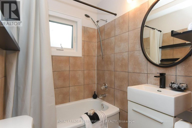 28929176/274-queen-mary-street/overbrookcastle-heights/ottawa/ontario/K1K1X2_16