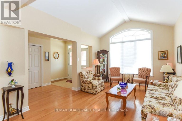 29665089/1861-mickelberry-crescent/notting-hillsummerside/ottawa/ontario/K4A0P2_4