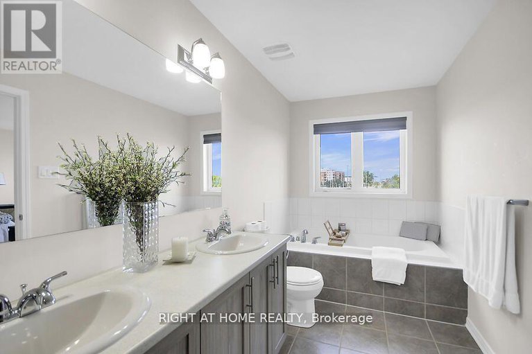 28995179/507-radiant-private/emerald-meadowstrailwest/ottawa/ontario/K2M0M9_24