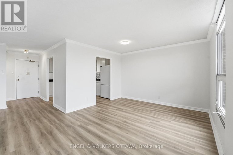 29637517/301-2951-riverside-drive/mooneys-bayriverside-park/ottawa/ontario/K1V8W6_10