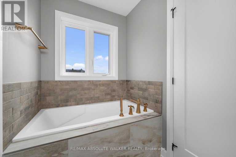 28495376/231-letang-street/town-of-rockland/clarence-rockland/ontario/K4K0K1_21