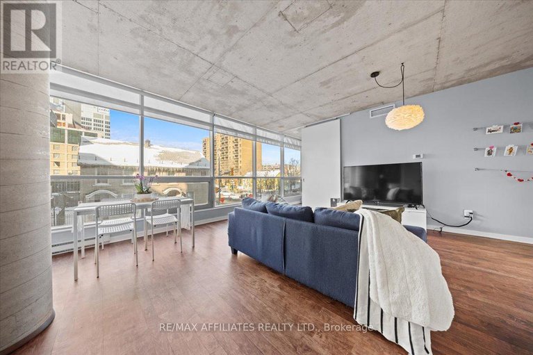 28155411/201-180-york-street/lower-townbyward-market/ottawa/ontario/K1N1J6_8