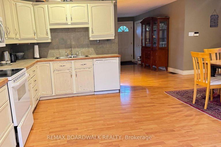 29371555/3042-dangerfield-road-e/north-grenville-twp-kemptville-south/north-grenville/ontario/K0G1J0_15