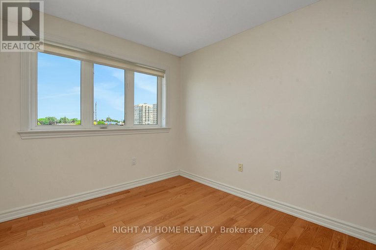 28433463/301-14-norice-street/meadowlandscrestview/ottawa/ontario/K2G2X4_28
