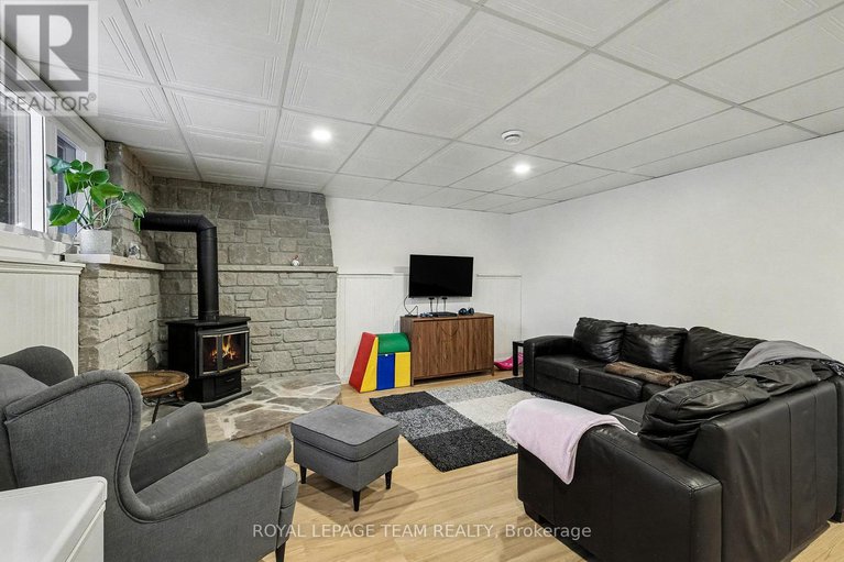 29196354/3229-wild-cherry-drive/osgoode/ottawa/ontario/K0A2W0_24