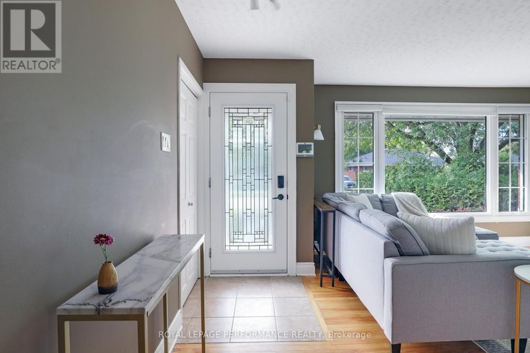 28924054/1347-highgate-road/parkway-park/ottawa/ontario/K2C2Y5_4