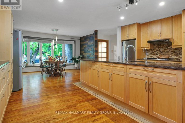 28460164/31-hilliard-avenue/city-viewskylinefisher-heightsparkwood-hills/ottawa/ontario/K2E6B9_21