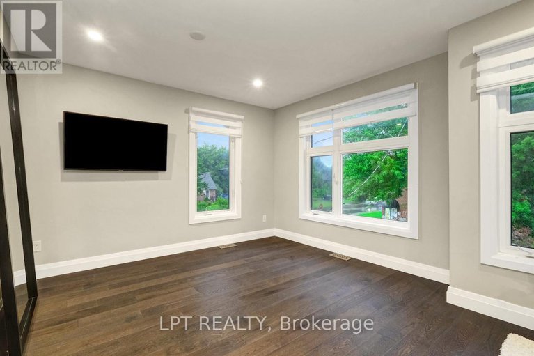 28586260/319-glynn-avenue/overbrookcastle-heights/ottawa/ontario/K1K1R9_21