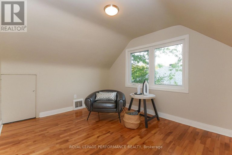 29565528/274-queen-mary-street/overbrookcastle-heights/ottawa/ontario/K1K1X2_25