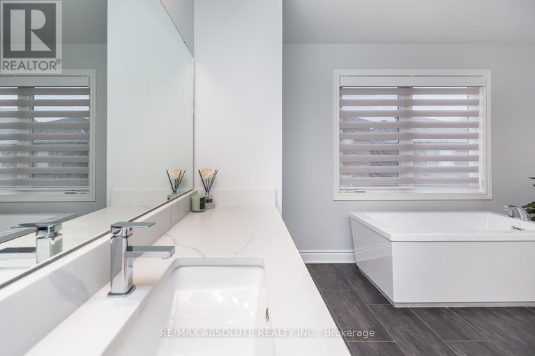 29563343/1019-apolune-street/half-moon-bay/ottawa/ontario/K2J6N8_31