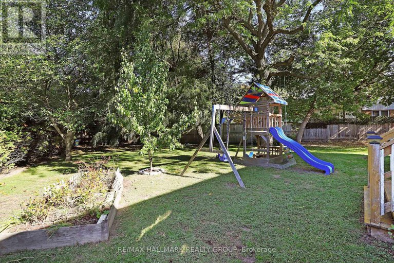 28938196/3062-upper-otterson-place/mooneys-bayrevelstoke/ottawa/ontario/K1V7B6_39