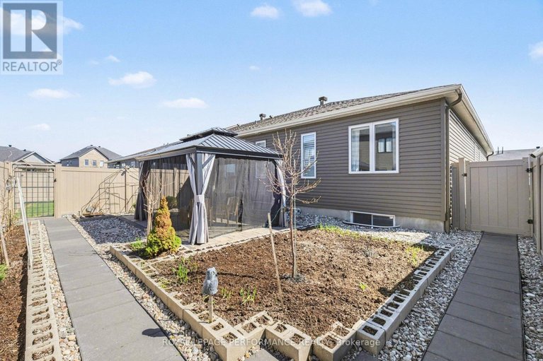 29669161/791-coast-circle/mahogany-community/ottawa/ontario/K4M0N3_28