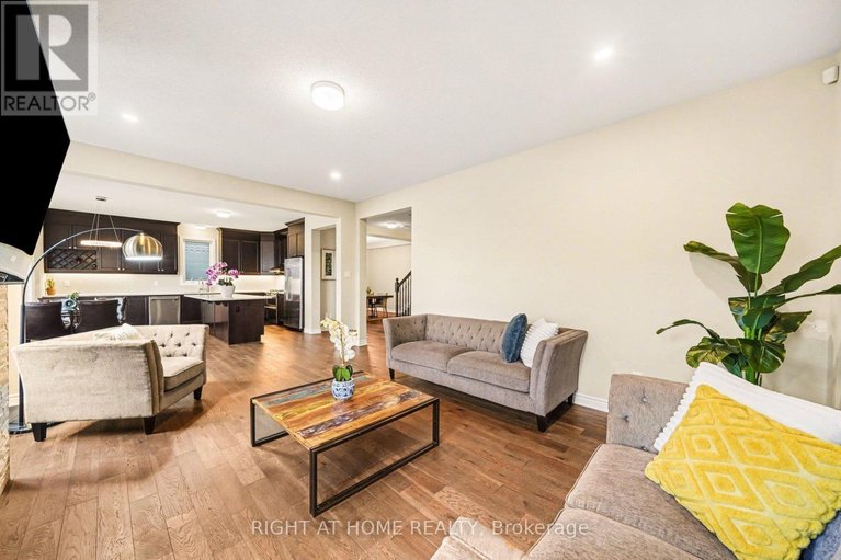 29592911/1089-apolune-street/half-moon-bay/ottawa/ontario/K2J6N8_16