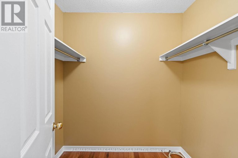 28323981/11-highmont-court/kanata-lakesheritage-hills/ottawa/ontario/K2T1B3_24