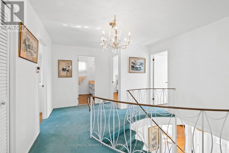28315563/16-denewood-crescent/pineglencountry-place/ottawa/ontario/K2E7G5_27