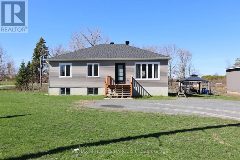 29444543/69-st-polycarp-street/moose-creek/north-stormont/ontario/K0C1W0_3