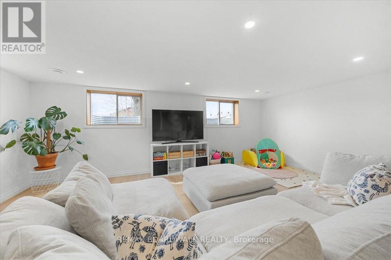 29678419/19-spring-garden-avenue/meadowlandscrestview/ottawa/ontario/K2G3B1_25