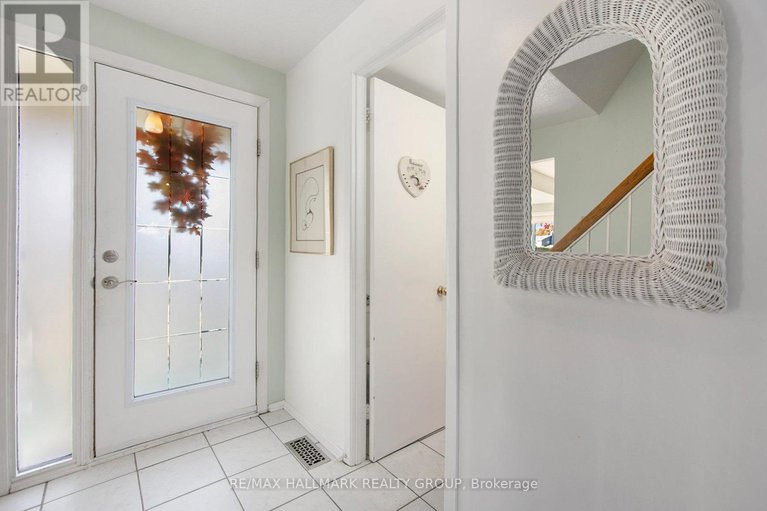 29079645/1570-payette-drive/bilberry-creekqueenswood-heights/ottawa/ontario/K1E1S9_5