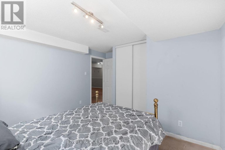 28745493/128-grandpark-circle/hunt-club-park/ottawa/ontario/K1G6R5_30