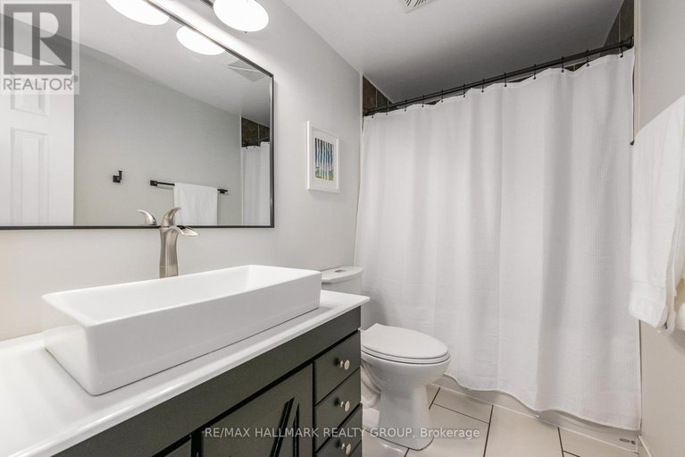 29349068/70-melanie-crescent/glencairnhazeldean/ottawa/ontario/K2L2J8_33