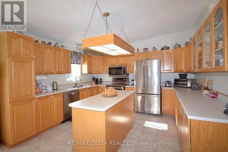 27844348/8254-county-road-17-road/clarencerockland-twp/clarence-rockland/ontario/K4K1K7_10