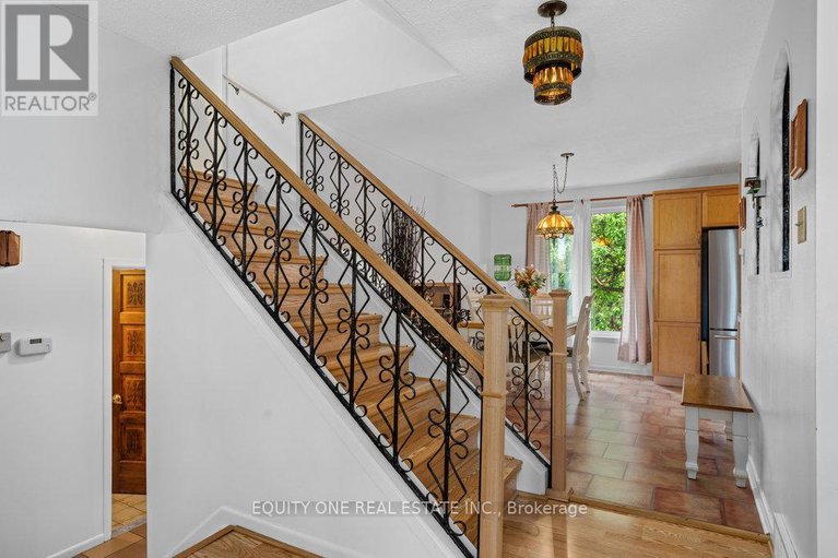28495374/542-sirois-avenue/overbrookcastle-heights/ottawa/ontario/K1K1H4_28