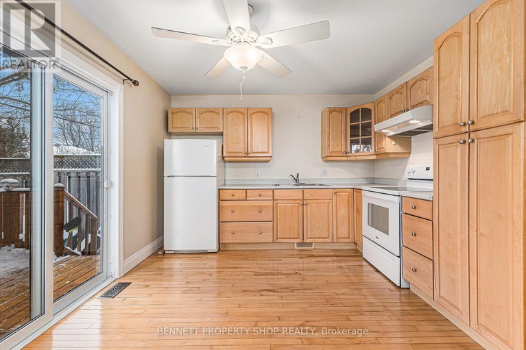 27899108/668-chapman-boulevard/elmvale-acres/ottawa/ontario/K1G1T6_11