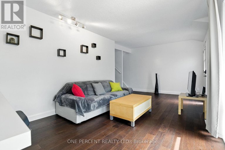 28640554/71-4640-cosmic-place-e/pineview/ottawa/ontario/K1B4R8_7