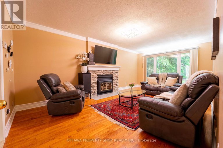 28429385/566-falwyn-crescent-w/fallingbrookridgemount/ottawa/ontario/K4A2A4_10