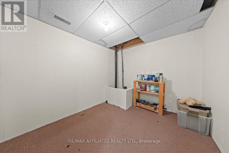 29094492/1938-ashmont-street/chapel-hill/ottawa/ontario/K1C7B9_36