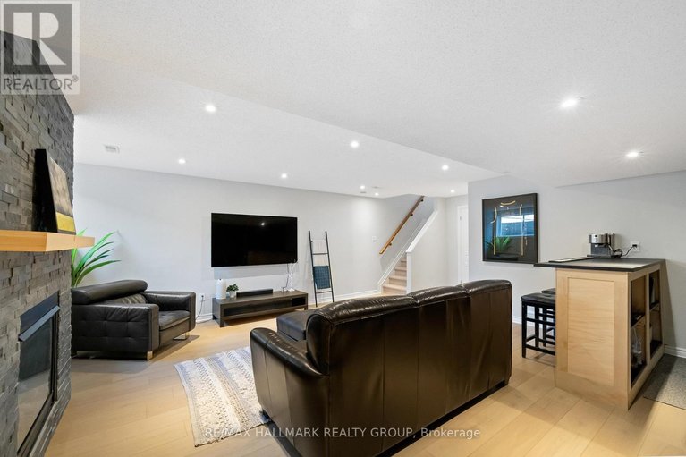 29660605/735-morningstar-way/mer-bleuebradley-estatesanderson-park/ottawa/ontario/K1W0G6_33