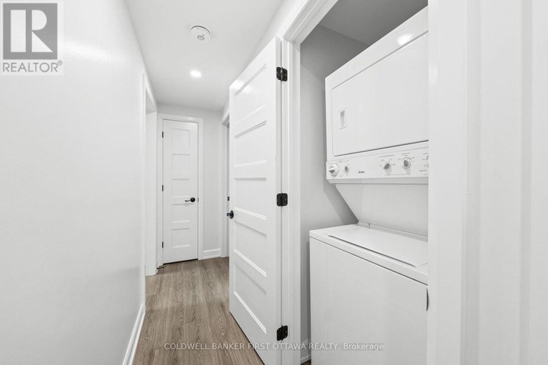 29689692/351-amiens-street/bilberry-creekqueenswood-heights/ottawa/ontario/K1E1P1_21